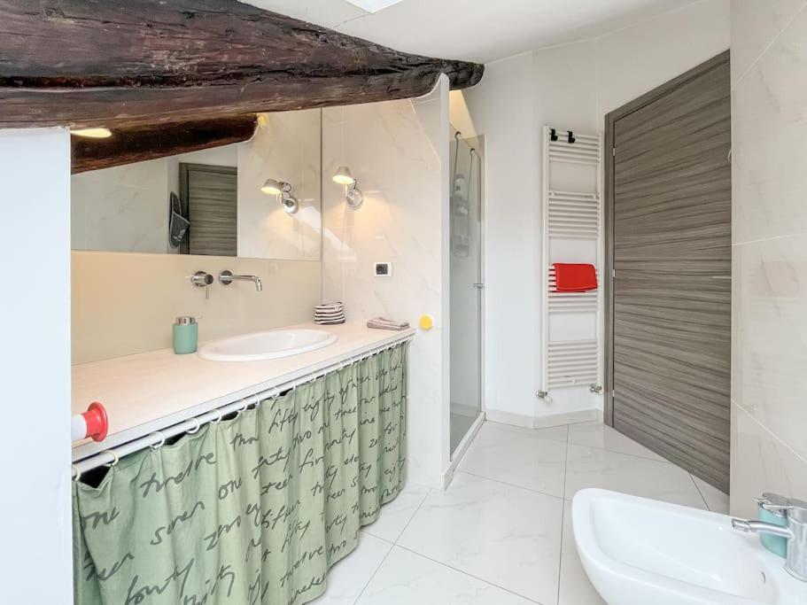 Cozy Attic In The Center